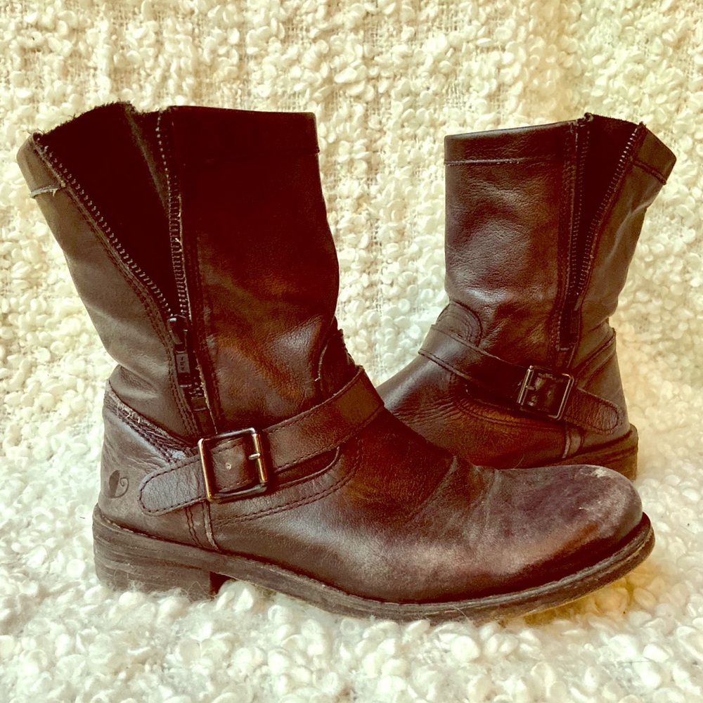 Felmini Distressed Engineer Boot w/ zipper detail!